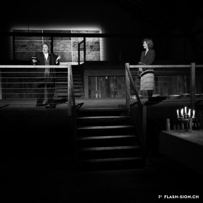 Vernissage de l’exposition Jaume Amigo à la Ferme-Asile, avec Marcel Maurer, ancien président de la Ville et Isabelle Pannatier, ancienne directrice de la Ferme-Asile, 2016 © Claude Coeudevez, Archives de la Ville de Sion