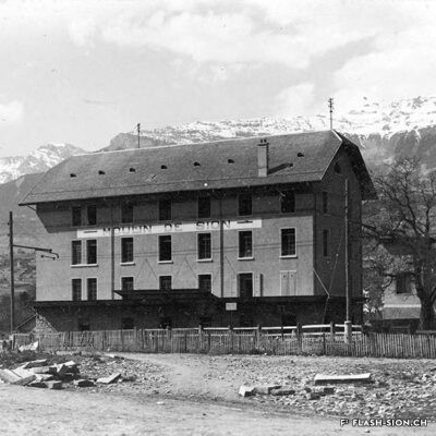 Le Moulin de Sion dans sa forme initiale, vers 1919-1924 © Jules Perraudin, Médiathèque Valais – Martigny