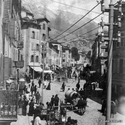 Jour de marché au Grand-Pont, en 1897, Archives de la Ville de Sion