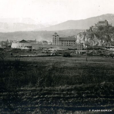 Le Moulin de Sion suite à la construction des nouveaux silos, vers 1930, Archives de la Ville de Sion