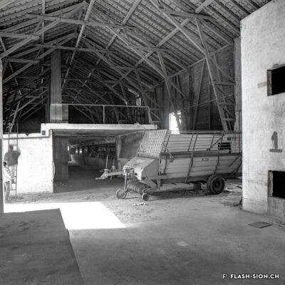 La ferme de l’Hôpital-Asile avant les travaux d’aménagement, vue intérieure depuis le bar actuel, mars 1994 © Robert Hofer