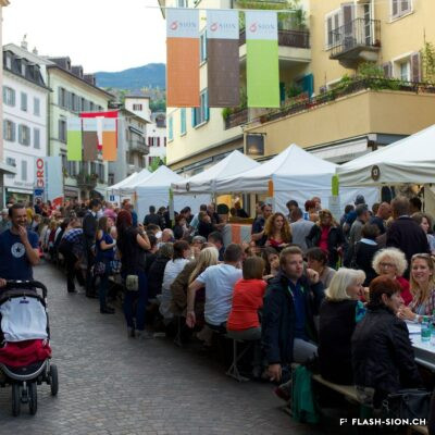 Fête du Goût à la rue du Rhône, 2013 © Claude Coeudevez, Archives de la Ville de Sion