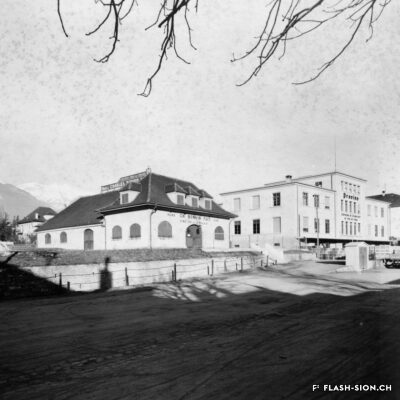 Les pressoirs Bonvin côté sud avant les travaux d’agrandissement de 1944, Archives de la Ville de Sion