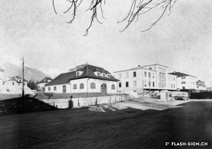 Les pressoirs Bonvin côté sud avant les travaux d’agrandissement de 1944, Archives de la Ville de Sion