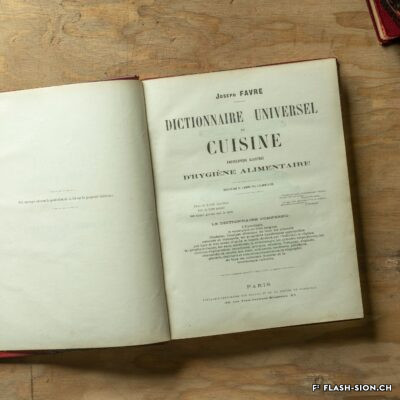 « Dictionnaire universel de cuisine. Encyclopédie illustrée d’hygiène alimentaire », publié en 4 volumes, dont la 1ère édition est publiée entre 1889 et 1895, collection privée Albert Mudry, 2022 © Pentamedia, Archives de la Ville de Sion