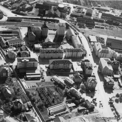 Vue aérienne du quartier de Sainte-Marguerite avec le Moulin de Sion, 1960 © G. Métrailler-Borlat, Archives de la Ville de Sion