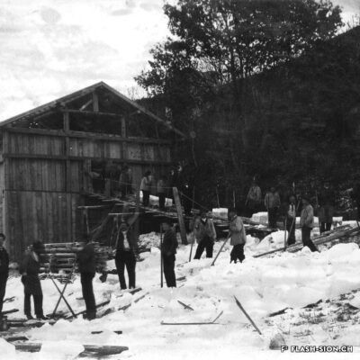 Coupe de la glace et entreposage dans la glacière du lac de Montorge, 1898, Archives de la Ville de Sion