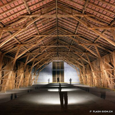 La grange de la Ferme-Asile, sans son plancher définitif, photographie en multiples expositions, 1995 © Robert Hofer