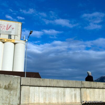 Banderole publicitaire pour le pain de seigle AOC affichée sur les silos du Moulin de Sion, 2012 © Claude Coeudevez, Archives de la Ville de Sion