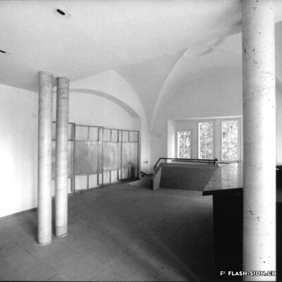 Le « nouveau » foyer du Petithéâtre, au numéro 9 de la rue du Vieux-Collège, au moment de son inauguration en 1990 © Gilbert Vogt, Archives de la Ville de Sion, fonds du Petithéâtre