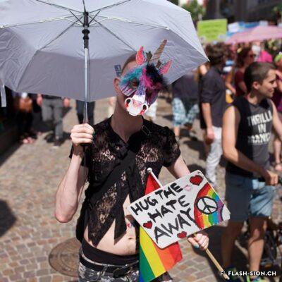 Le Valais se montre plus ouvert et les opposants se font plus discrets lors de la Pride Valais/Wallis 2015 © Claude Coeudevez, Archives de la Ville de Sion