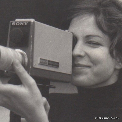 Carole Roussopoulos, née de Kalbermatten, sur le tournage de « Sois belle est tais-toi », 1975-1976 © Famille Roussopoulos & Seyrig - Centre audiovisuel Simone de Beauvoir