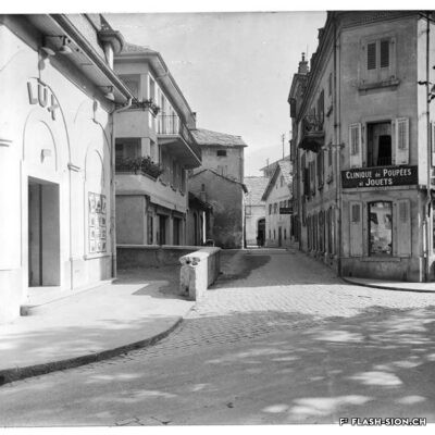 Durant la jeunesse de Carole à Sion, le cinéma reste encore non autorisé aux jeunes de moins de 18 ans. Ancien Cinéma LUX (1927-1992), rue des Remparts, vers 1950, Archives de la Ville de Sion