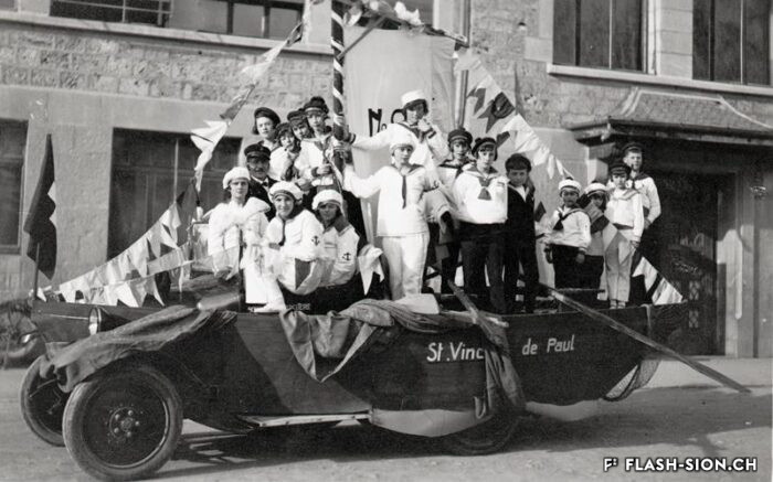 Char de l’association Saint Vincent de Paul, bénéficiaire des recettes du carnaval 1930, 1930, provenance Fernand Lamon, reproduction Archives de la Ville de Sion