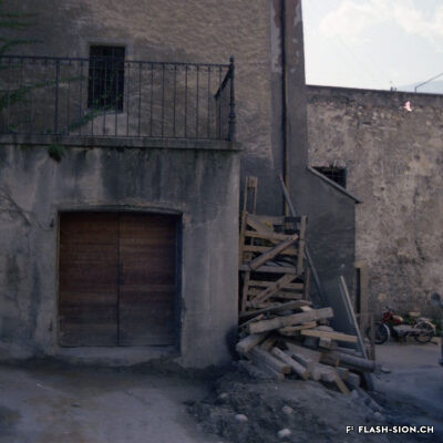 Première localisation du Théâtre de Poche à la rue du Vieux-Collège, devenu le Petithéâtre, 1975 environ, Archives de la Ville de Sion