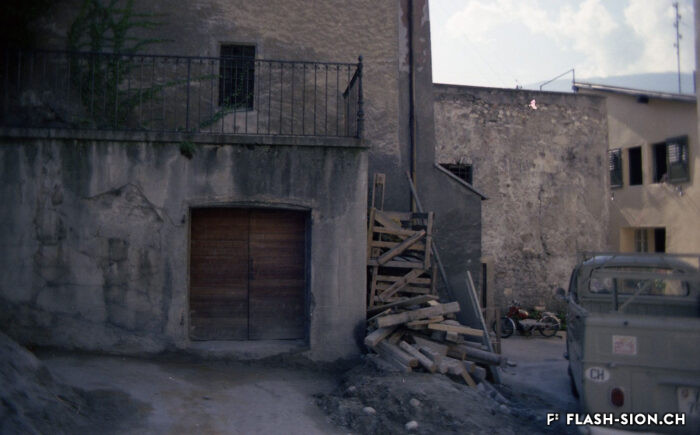 Première localisation du Théâtre de Poche à la rue du Vieux-Collège, devenu le Petithéâtre, 1975 environ, Archives de la Ville de Sion