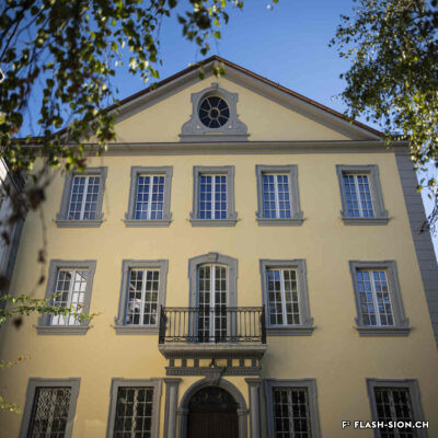 La maison de Kalbermatten à la rue de Lausanne, aussi connue sous le nom de la Préfecture, la maison d’enfance de Carole à Sion, 2023 © Pentamedia, Archives de la Ville de Sion