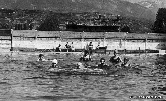 Dames à la piscine, 1923-1930 environ © Jules Perraudin, Coll. Bourgeoisie de Sion, Médiathèque Valais – Martigny