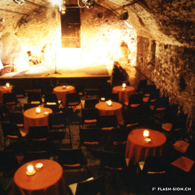 La première salle du Petithéâtre dans la cave du Dr Jacques-Arnold de Kalbermatten, Archives de la Ville de Sion, fonds du Petithéâtre