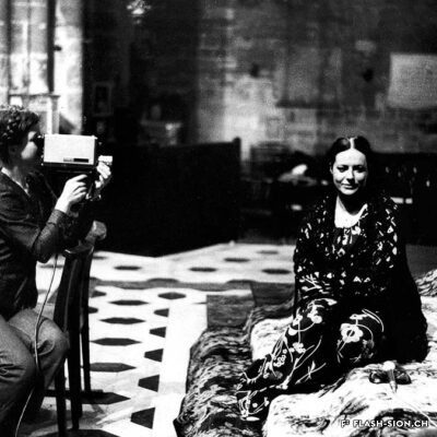 Carole Roussopoulos sur le tournage du film « Les prostituées de Lyon parlent », 1975 © Collection privée Carole Roussopoulos, Médiathèque Valais – Martigny