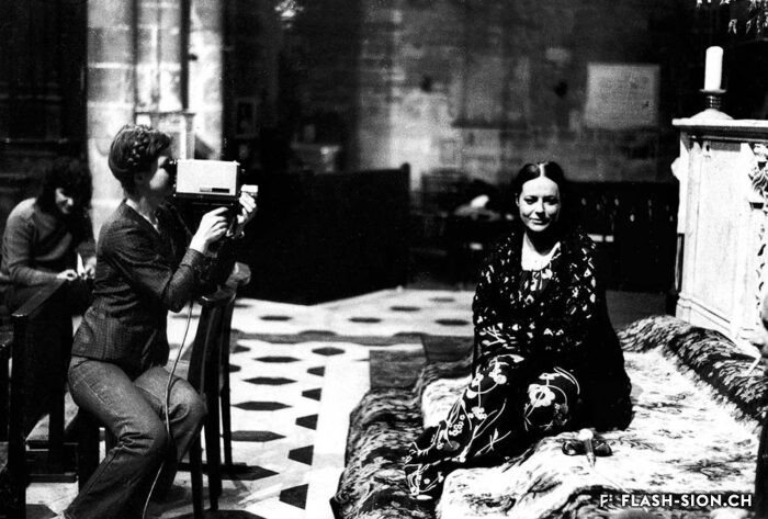 Carole Roussopoulos sur le tournage du film « Les prostituées de Lyon parlent », 1975 © Collection privée Carole Roussopoulos, Médiathèque Valais – Martigny