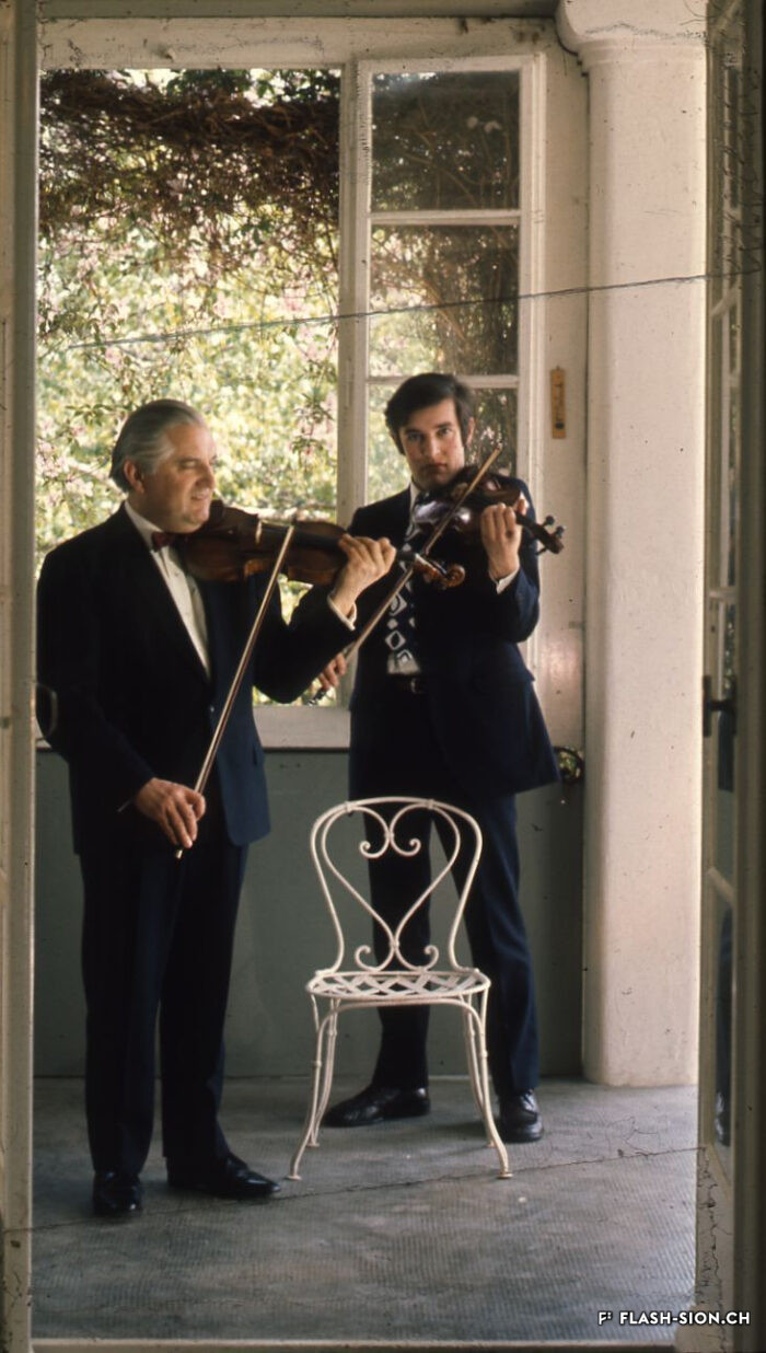 Tibor Varga et son fils Gilbert jouant ensemble, n.d., Archives de la Ville de Sion