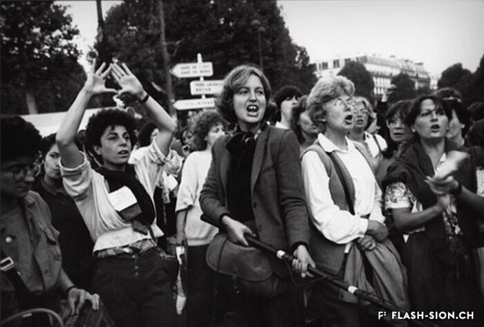 Carole Roussopoulous et Nicole Fernandez Ferrer filmant une manifestation dans les années 80 © Catherine Deudon