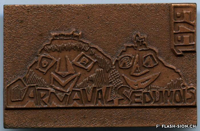 Insigne vendue durant les festivités 1979 pour soutenir le Carnaval de Sion,  1979, Archives de la Ville de Sion
